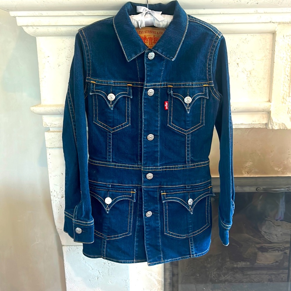 Iconic Levi’s jean jacket.